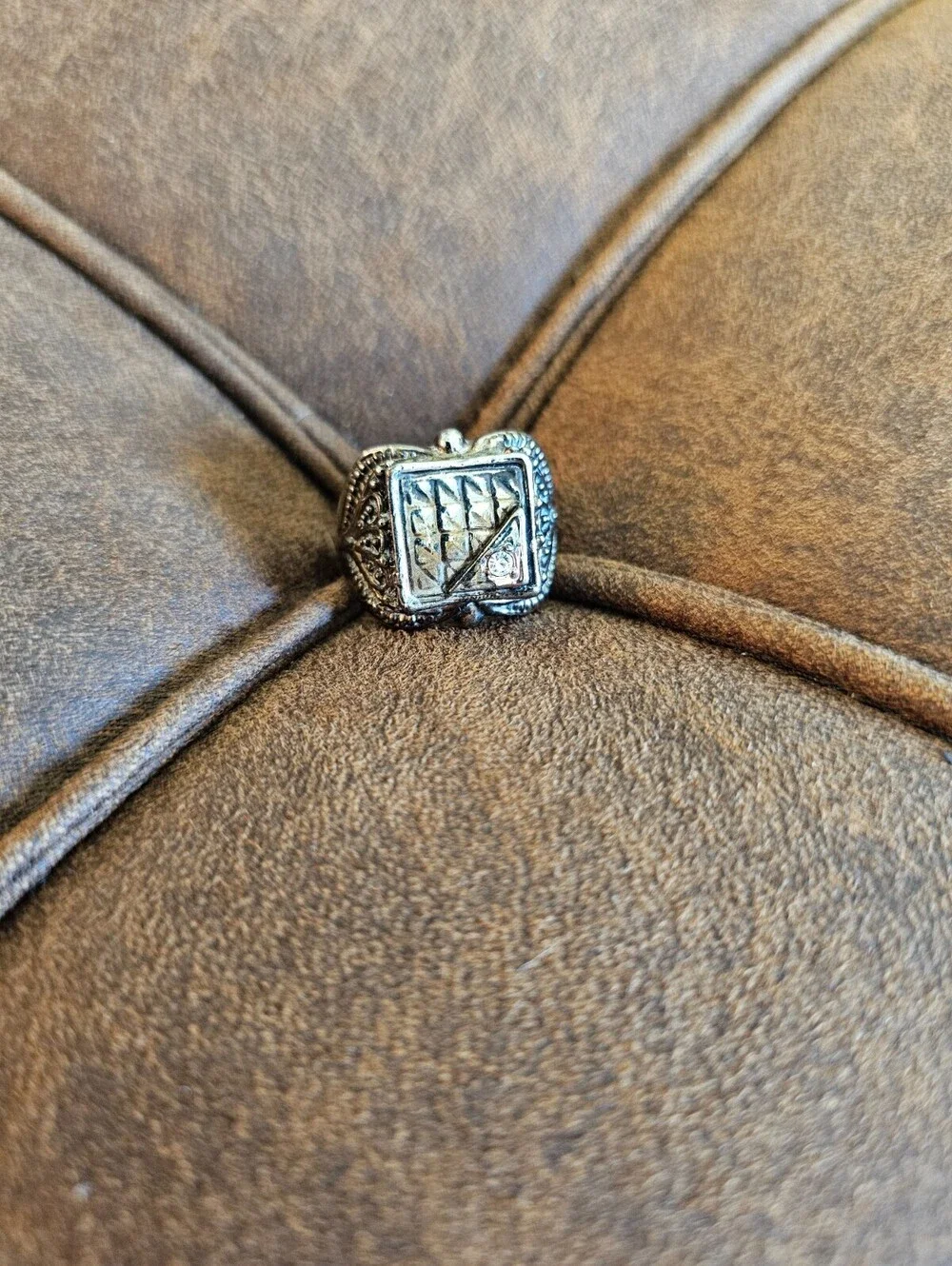 Vtg silver tone signet ring features a textured geometric square face Mens Sz 11
